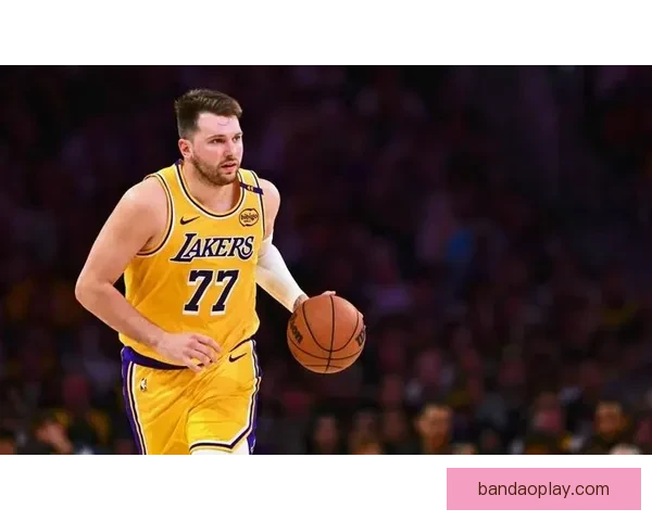 湖人喜迎双喜詹姆斯再封王东契奇创纪录锁定季后赛冲击总冠军